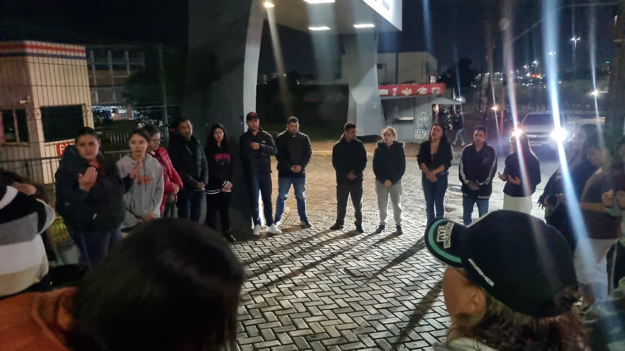 Corrente de oração reúne familiares no HU por recuperação de motociclista ferido em acidente