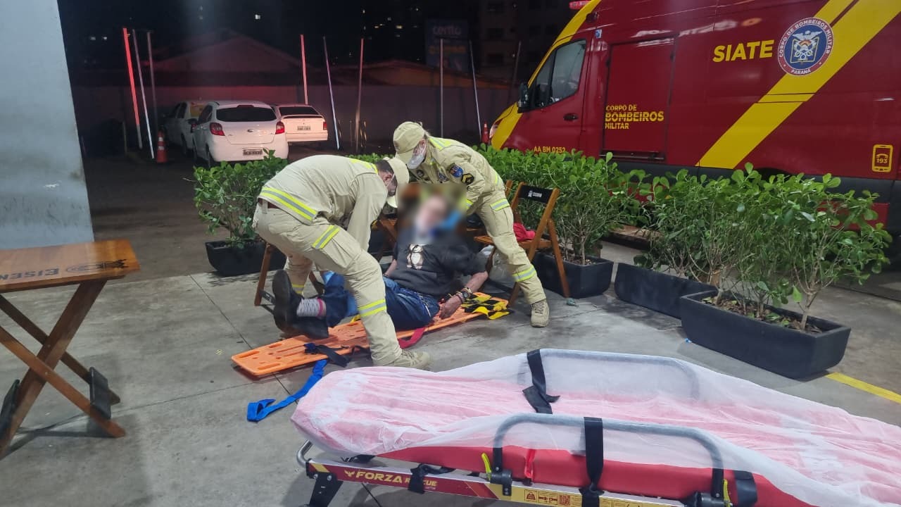 Homem cai, bate a cabeça e é socorrido pelo Siate em Cascavel