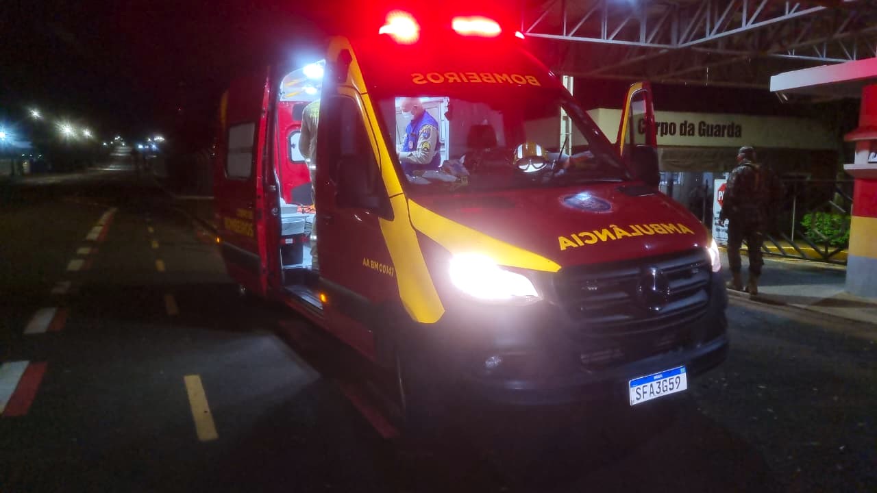 Ciclista sofre queda na marginal da BR-277 e é socorrido após chegar ao 15º BLog