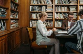 Biblioteca: o lugar onde o algoritmo ainda é você quem escolhe