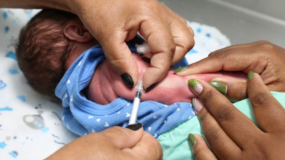 Muito antes da primeira palavra, vem uma das vacinas mais importantes da vida Imagem referente a Muito antes da primeira palavra, vem uma das vacinas mais importantes da vida