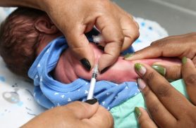 Muito antes da primeira palavra, vem uma das vacinas mais importantes da vida Muito antes da primeira palavra, vem uma das vacinas mais importantes da vida