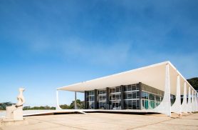 Antes de existir um endereço, alguém precisou imaginar aquele lugar