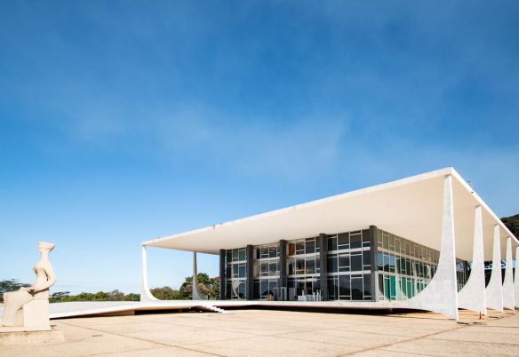 Antes de existir um endereço, alguém precisou imaginar aquele lugar