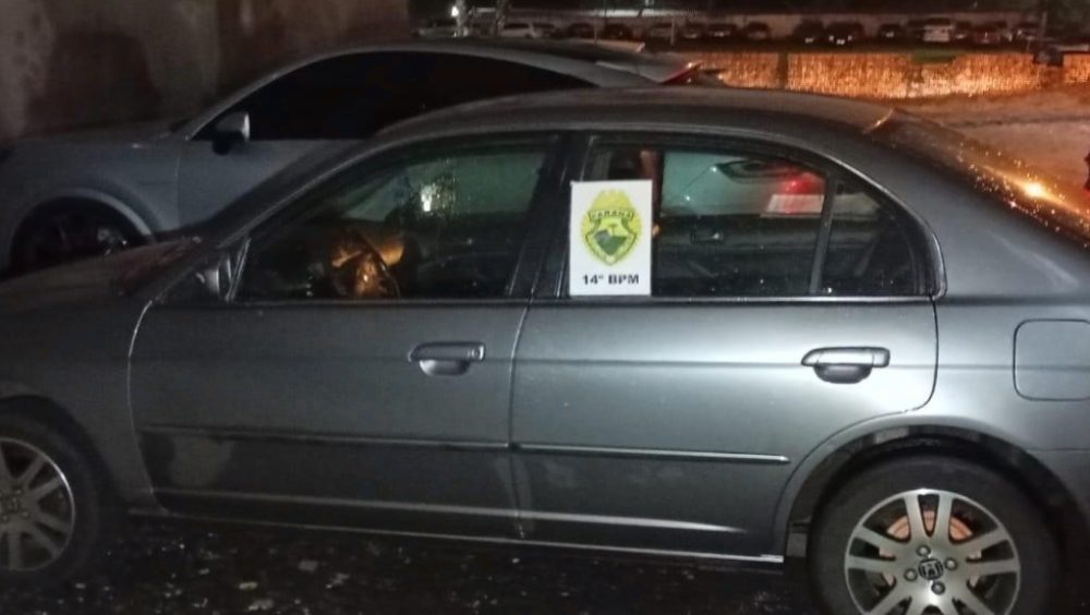 Polícia Militar recupera carro roubado após assalto a residência em Foz do Iguaçu Imagem referente a Polícia Militar recupera carro roubado após assalto a residência em Foz do Iguaçu