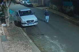 Vídeo mostra furto de caminhonete no Bairro Floresta; Polícia pede ajuda para localizar suspeitos