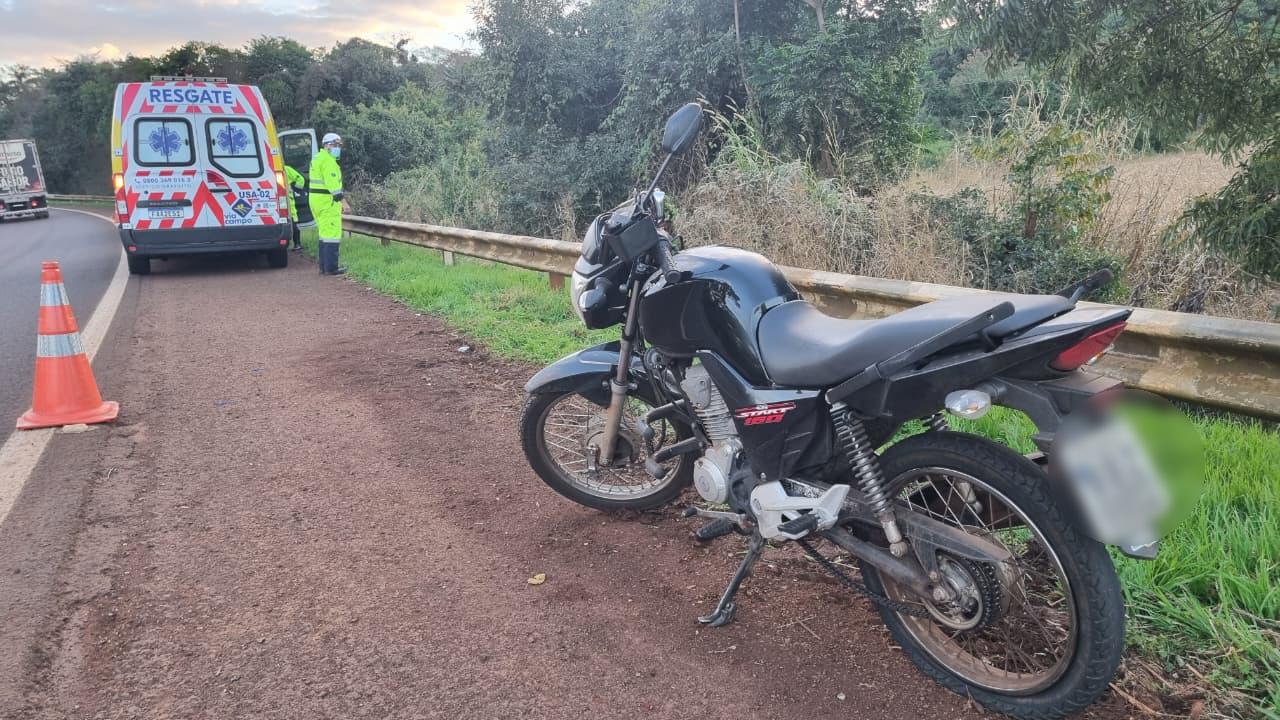 Pneu estoura e casal cai da moto na BR-369, em Cascavel