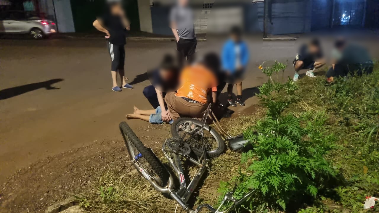 Duas crianças ficam gravemente feridas após carro bater em bicicleta no Pioneiros Catarinenses