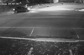 Câmera mostra momento em que crianças são violentamente atingidas por carro em grave acidente em Cascavel