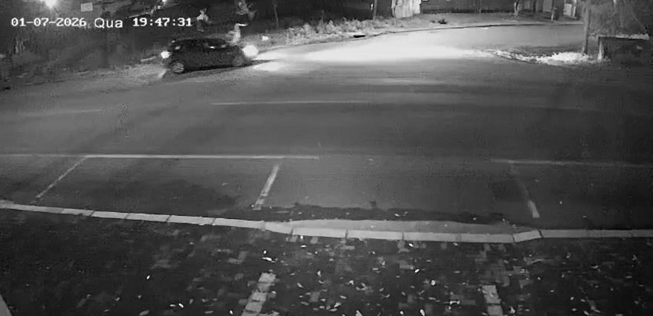 Câmera mostra momento em que crianças são violentamente atingidas por carro em grave acidente em Cascavel