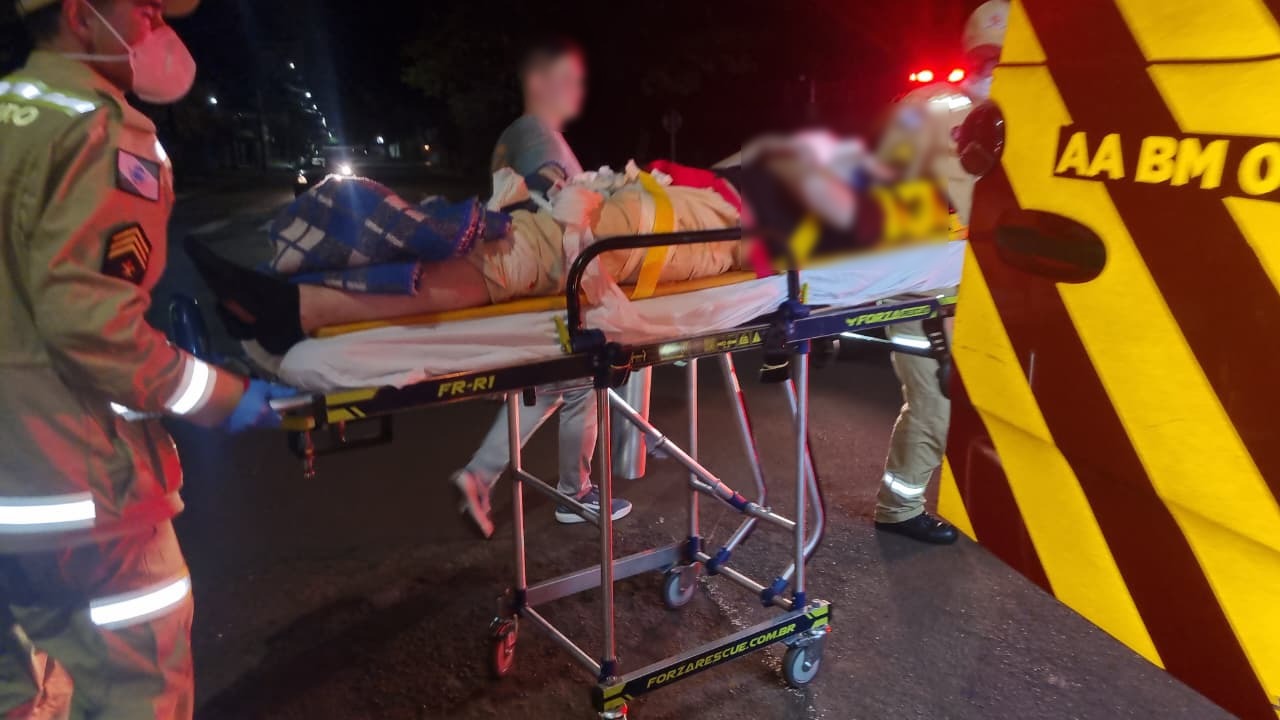Motociclista fica gravemente ferido após colisão com carro no Centro de Cascavel