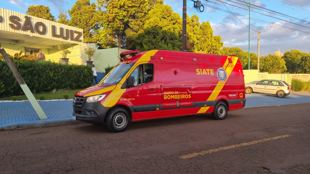 Idoso bate a cabeça após cair de escada em cemitério