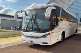 Prefeitura entrega novos ônibus para transporte de atletas e paratletas