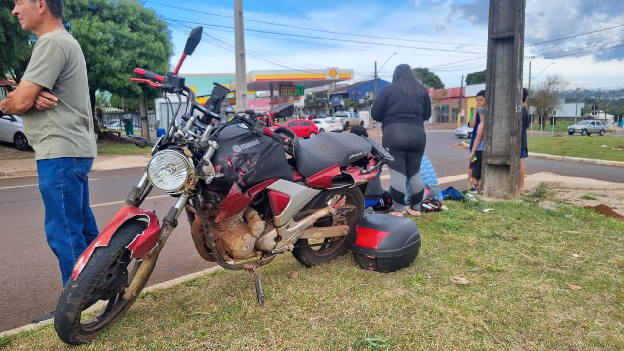 Motociclista fica ferido após acidente no cruzamento da Avenida das Torres com Papagaios