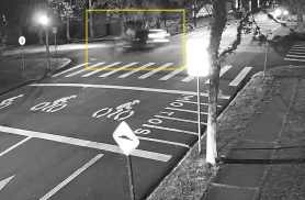Veja momento de violenta colisão de trânsito que deixou motociclista com ferimentos graves