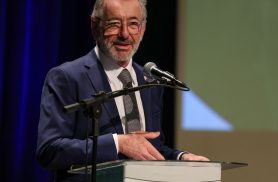 “Brasil não vai abandonar a mesa”, diz ministro sobre taxação dos EUA