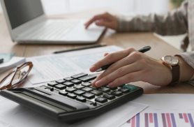 Empresa procura profissional para atuar no financeiro em meio período Empresa procura profissional para atuar no financeiro em meio período
