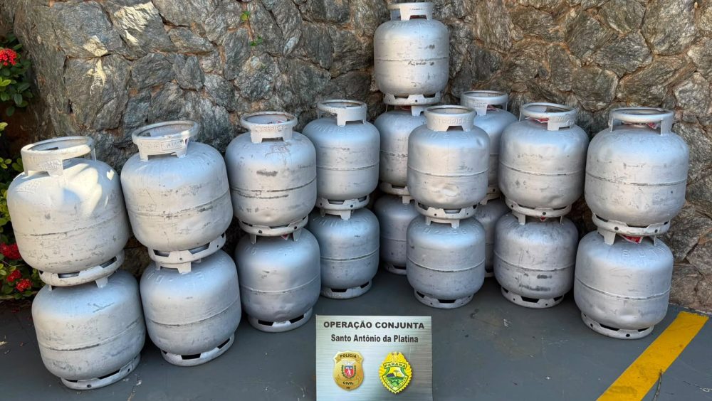 Imagem referente a PCPR e PMPR prendem homem por depósito clandestino de botijões de gás em Santo Antônio da Platina
