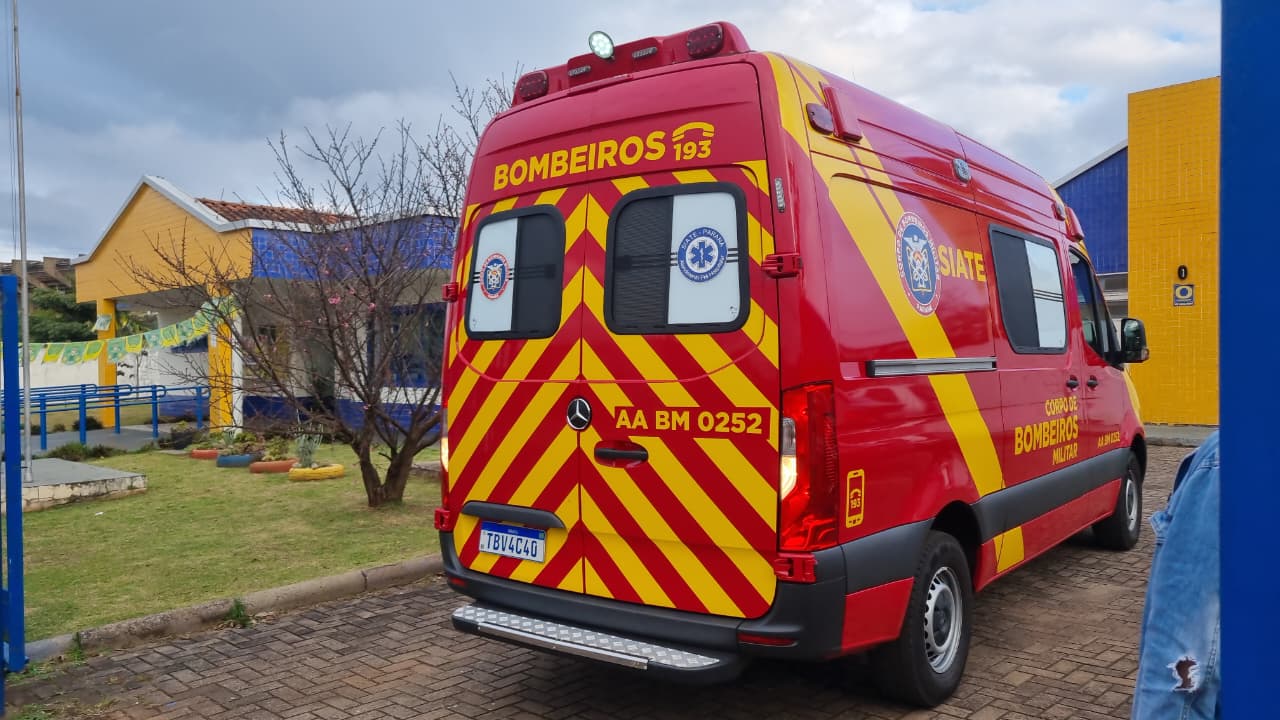 Criança é socorrida pelo Siate em CMEI na Rua Caiçaras