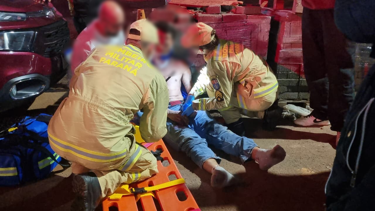 Motociclista de 21 anos sofre fratura grave após colisão com carro no bairro Neva
