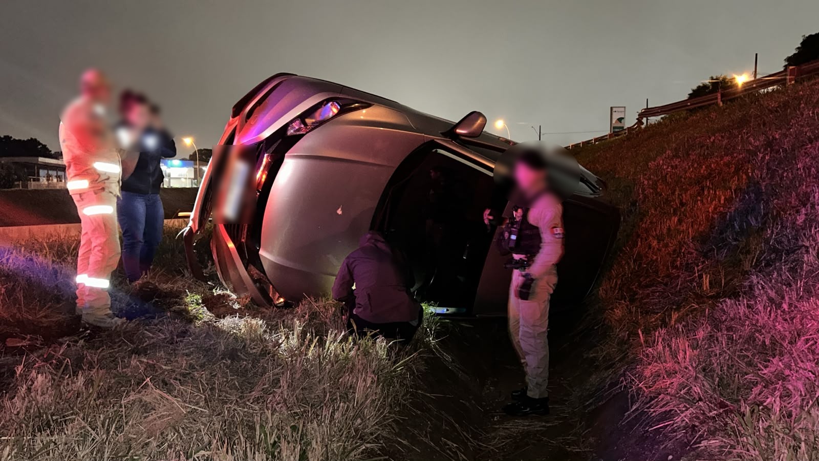 Capotamento na PRC-467 termina com carro vazio e levanta mistério