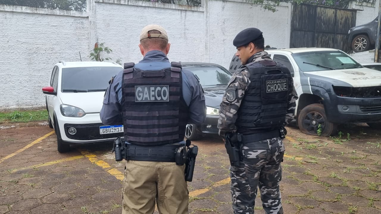 Gaeco e Choque realizam operação em Cascavel e apreendem carros, dinheiro e drogas