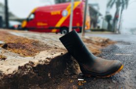 Homem quebra a perna em acidente na Rua Recife, no Centro de Cascavel
