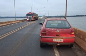 Carro furtado em Cascavel é recuperado pela PRF na Ponte Ayrton Senna em Guaíra