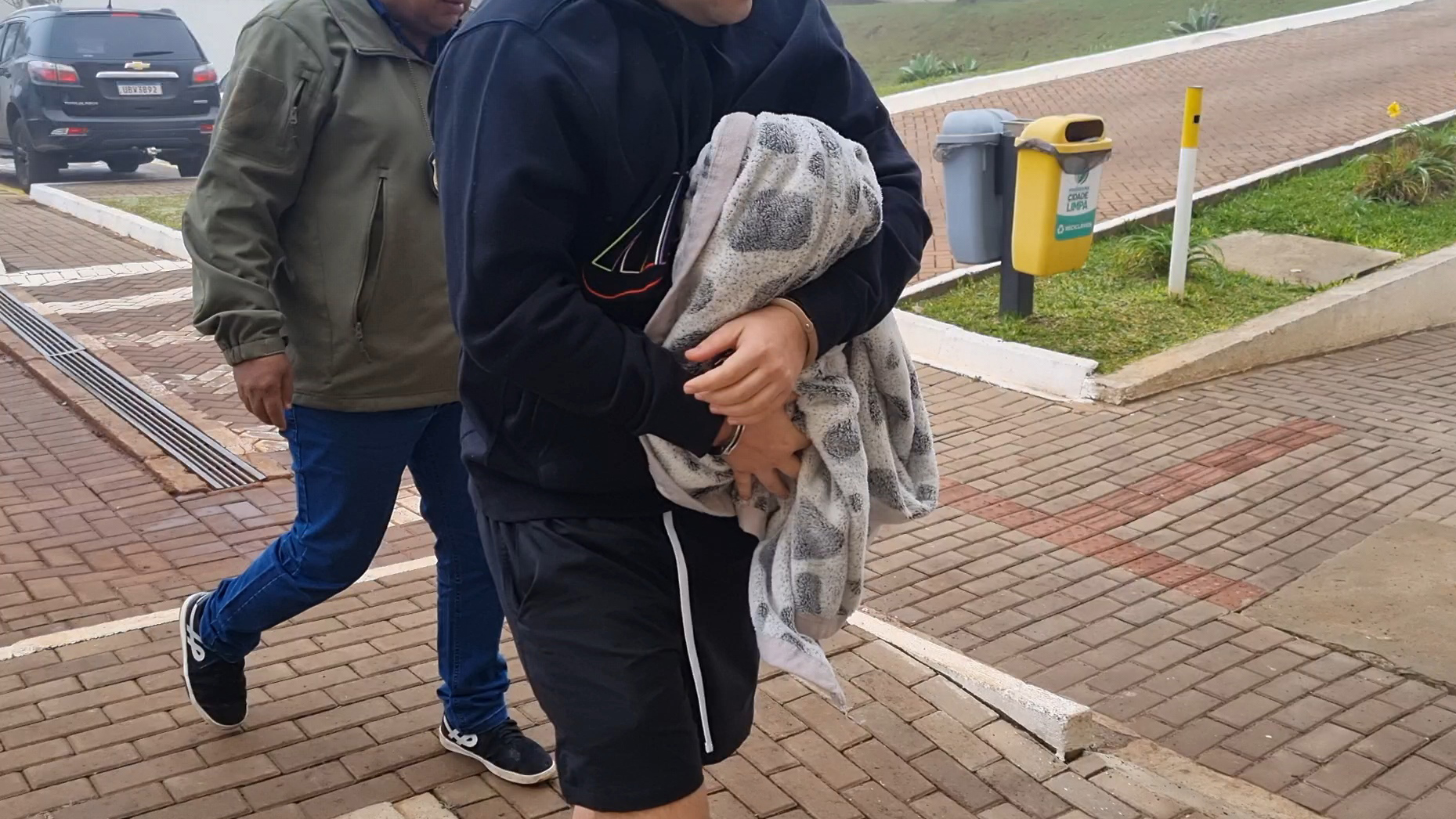 Homem com mandado por regressão de pena é preso pelo GDE na Rodoviária de Cascavel
