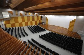 Prefeitura entrega reforma histórica do Anfiteatro Emir Sfair