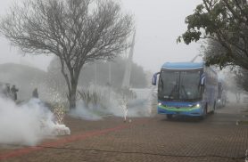 Prefeitura entrega dois novos ônibus para transporte de atletas e paratletas de Cascavel