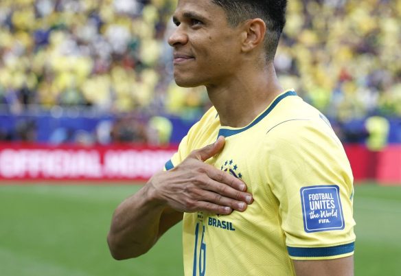 Douglas Santos traz vivência do ouro olímpico para buscar o hexa