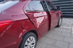 Moto bate na lateral de carro e afunda porta no Alto Alegre Moto bate na lateral de carro e afunda porta no Alto Alegre