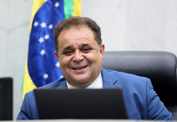 Batatinha faz balanço do mandato com quase R$ 400 milhões destinados aos municípios