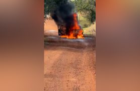 Vídeos registram carro tomado pelas chamas em área rural de Cascavel
