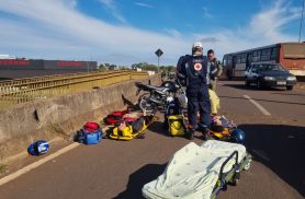 Acidente de trânsito no viaduto da Olindo Periolo deixa homens feridos
