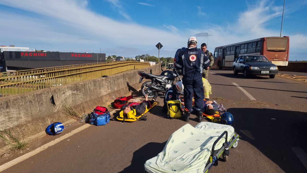 Acidente de trânsito no viaduto da Olindo Periolo deixa homens feridos