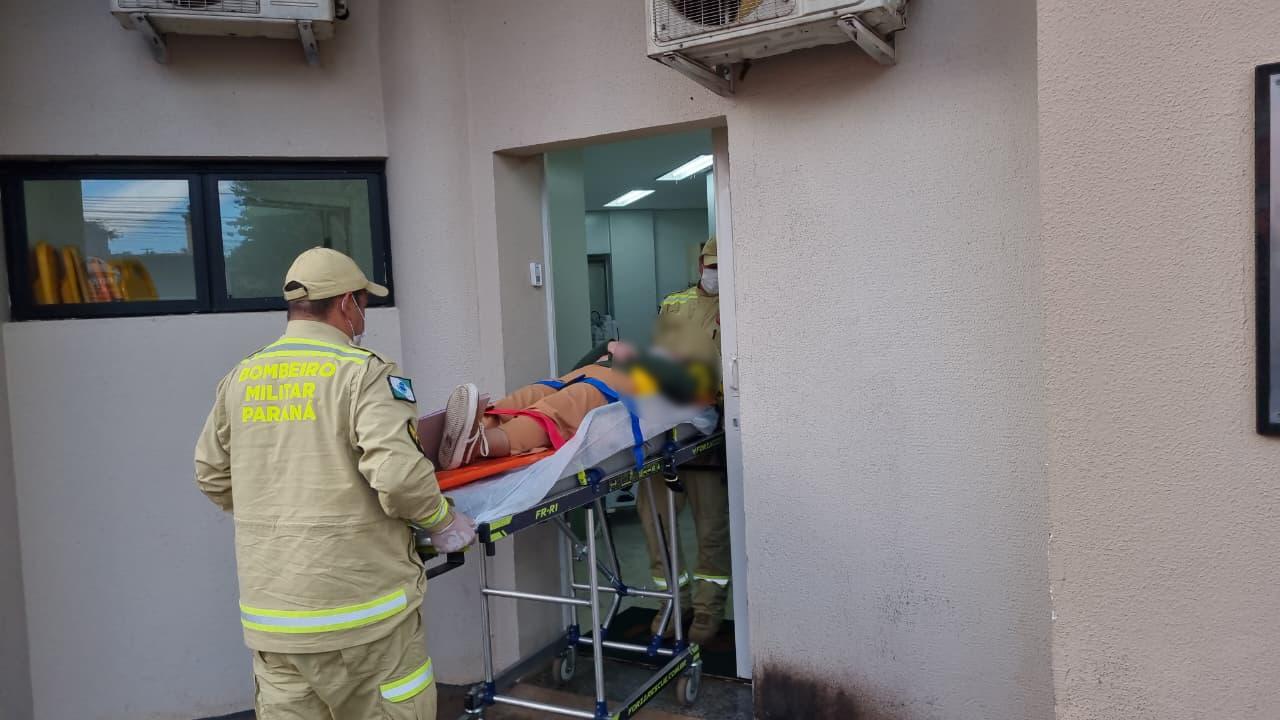 Mulher é socorrida após cair de escadaria em shopping de Cascavel