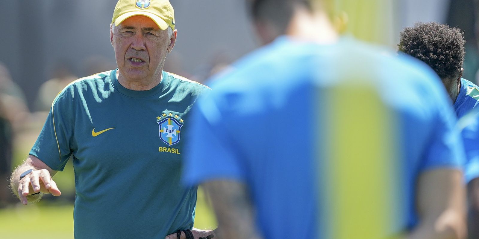 Imagem referente a Ancelotti dá pista de Martinelli para vaga de Paquetá contra Noruega