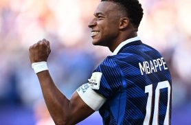 De pênalti, França vence retranca do Paraguai e se classifica na Copa
