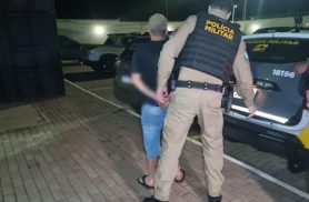 Filho da vítima esfaqueada na Rua Silverstone é encaminhado à Delegacia para esclarecimentos