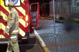 Homem é socorrido pelo Siate no Bairro Interlagos, em Cascavel Homem é socorrido pelo Siate no Bairro Interlagos, em Cascavel