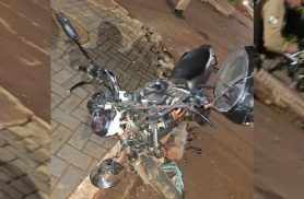 Motociclista de 16 anos é socorrido após colisão na PR-495, em Missal Motociclista de 16 anos é socorrido após colisão na PR-495, em Missal