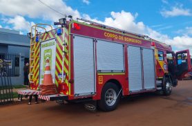 Bombeiros de Cascavel são acionados para combater incêndio em residência em Santa Tereza do Oeste
