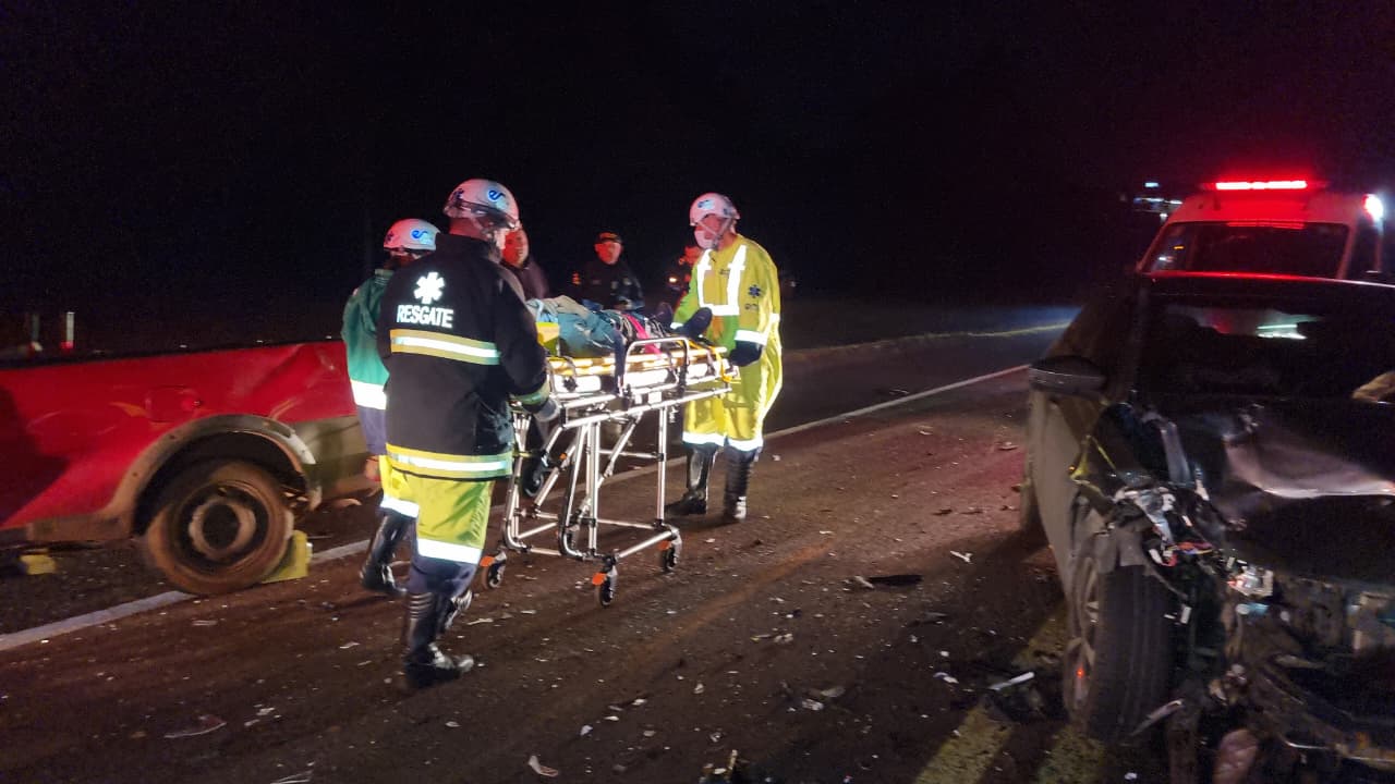 Dois homens ficam feridos em colisão na rodovia BR-277, em Cascavel