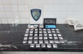 Jovem é detido com cocaína durante patrulhamento em Cascavel Jovem é detido com cocaína durante patrulhamento em Cascavel