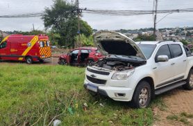 Mãe e Filho ficam feridos após acidente entre Tracker e S10, no Santa Cruz Mãe e Filho ficam feridos após acidente entre Tracker e S10, no Santa Cruz