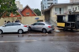 Motorista passa mal e causa acidente em cruzamento no Centro