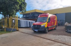 Homem sofre fratura exposta após ser atingido por empilhadeira em núcleo industrial de Cascavel