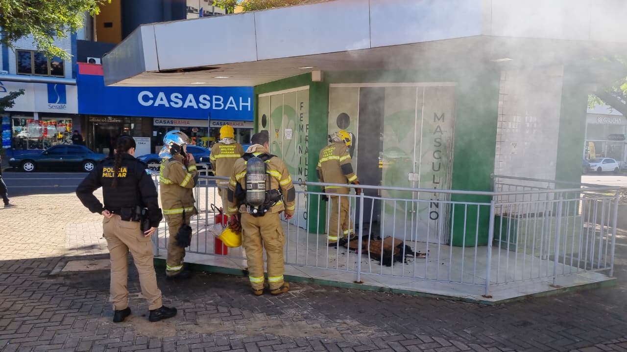 Moradores de rua invadem estrutura no Calçadão e provocam incêndio
